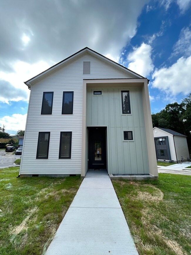 Building Photo - Beautiful New Build 3 Bed, 2.5 Bath, Home in Hixson!