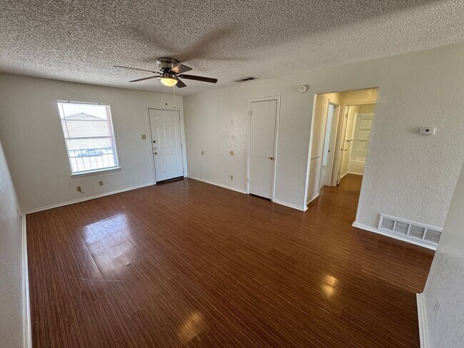Photo - 1903 Cedarhill Dr Unidad C