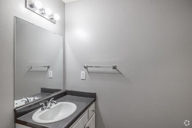 2BR, 2BA - 1,056SF - Second Bathroom