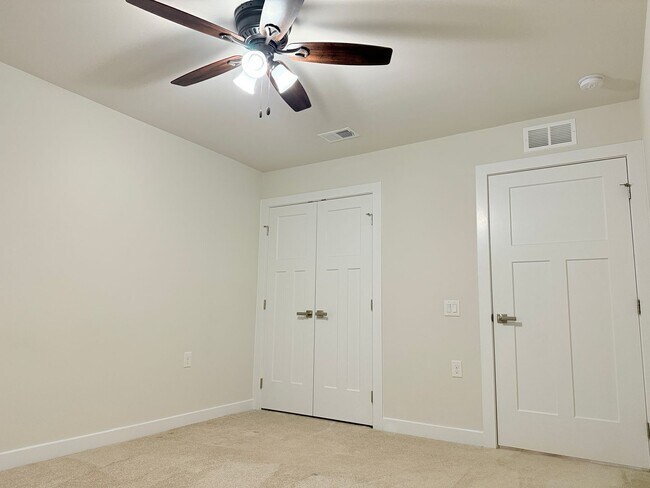 Photo - Charming 3 Bed Home in Milford Ponds with ...