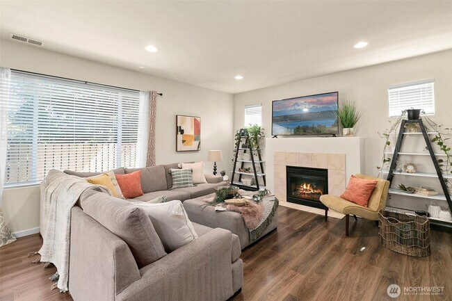 Photo - 1714 Craig Rd SE