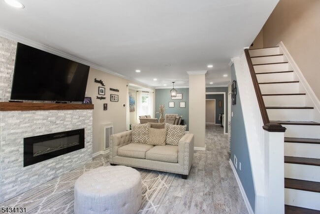 Photo - 138 Jerome Pl