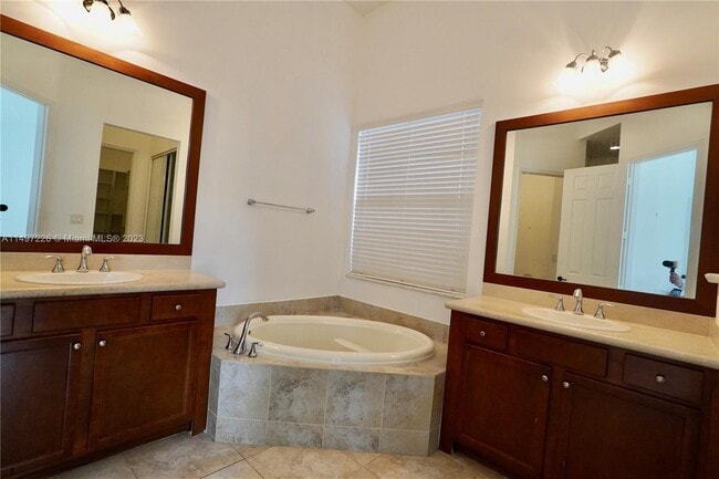 Photo - 3927 NW 84th Way