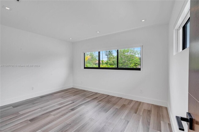 Photo - 7833 Fowler St