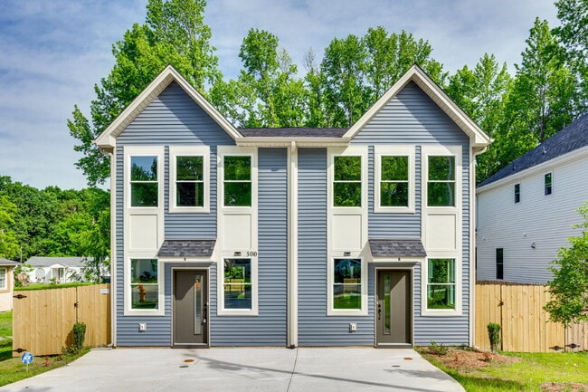 Building Photo - 500 Dawn Cir Unit #A