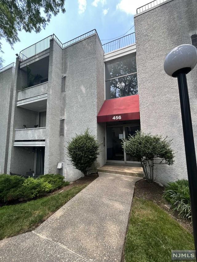 Building Photo - 456 River Rd Unit Apt A