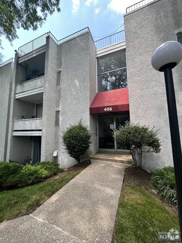 Building Photo - 456 River Rd Unit Apt A