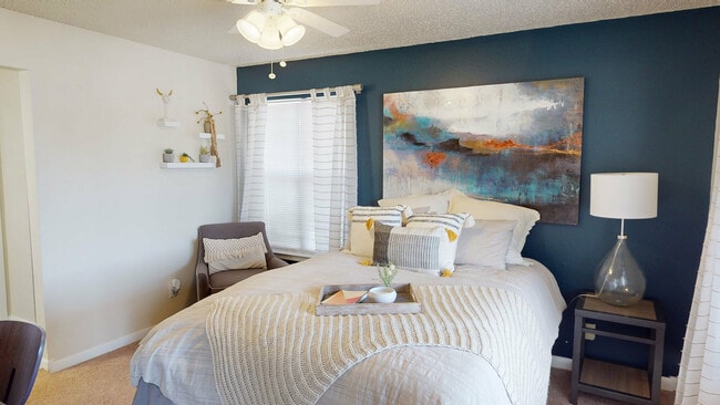 Dormitorio - The Landing College Station