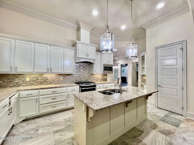 Photo - 411 Dunvegan Ct