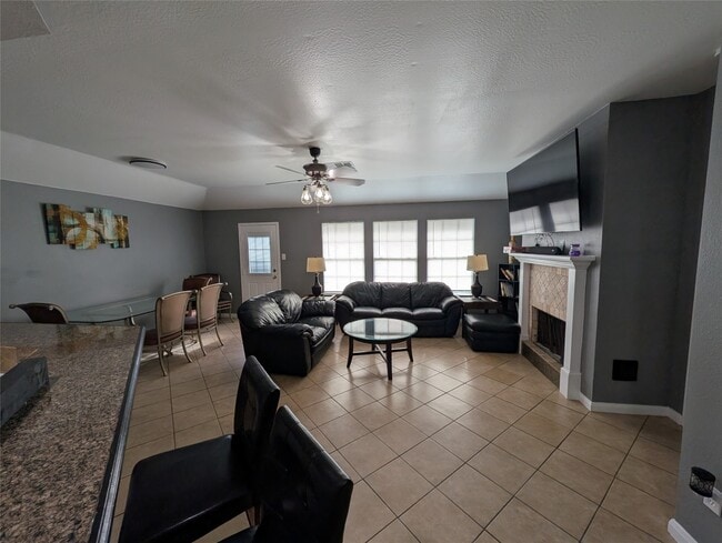 Photo - 714 N Vista Dr