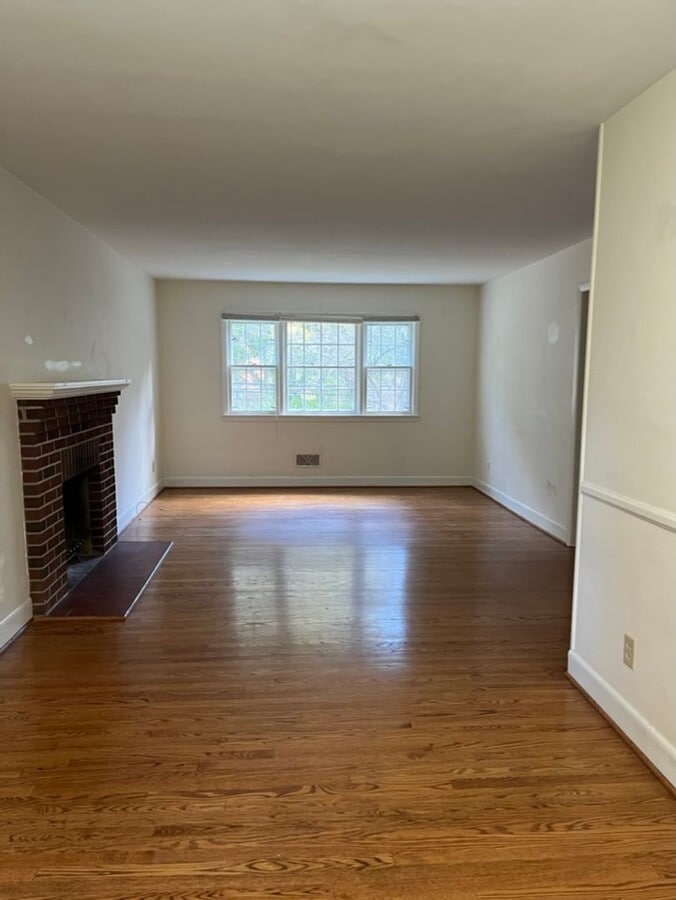 Cute 3 bedroom home with garage/ work spac... - Cute 3 bedroom home with garage/ work spac...