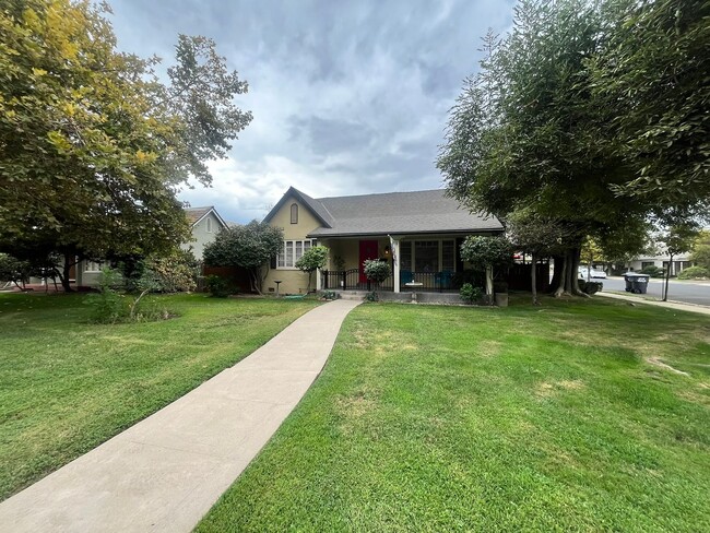 Photo - 1625 W Burrel Ave