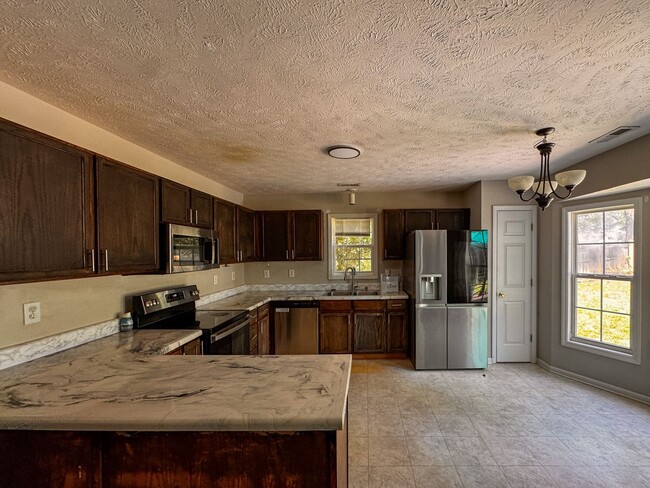 Photo - Charming 3 Bed 2 Bath Plus Bonus Room in Raeford
