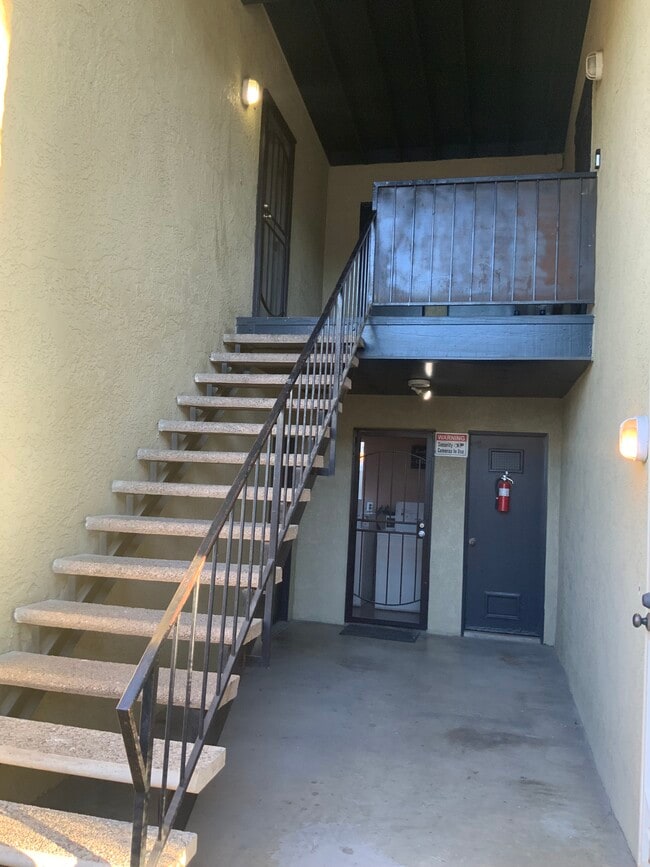 Photo - 837 S Gordon St Unidad C