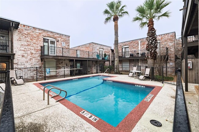 Photo - 6501 E Hill Dr Unidad 102 Rental