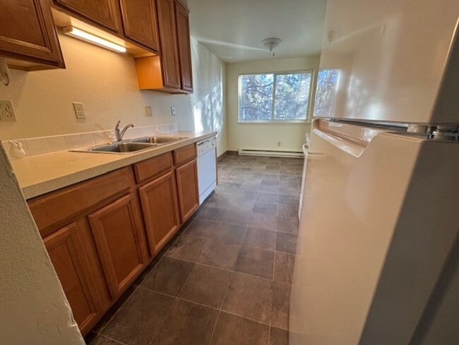 Photo - MOVE IN SPECIAL 1/2 OFF FIRST MONTHS RENT WITH A YEAR LEASE / West Side Location