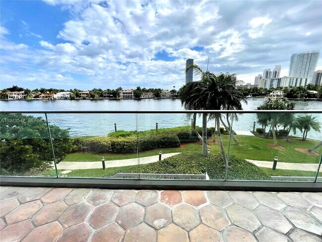 Photo - 19707 Turnberry Way Unit TH-5