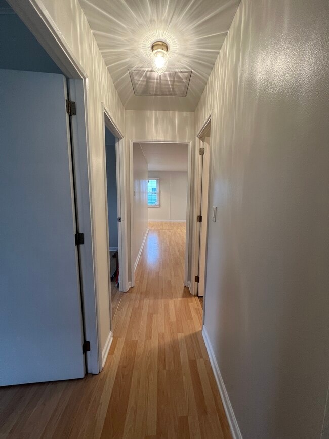 Photo - 103 Renwick Ln