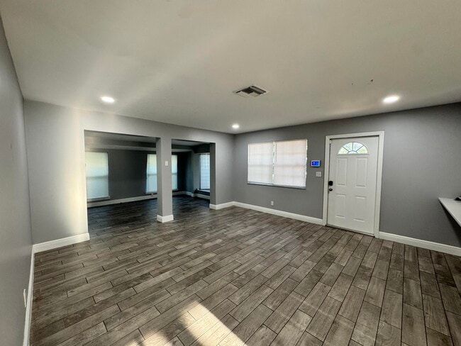 Photo - 919 Laurel Dr