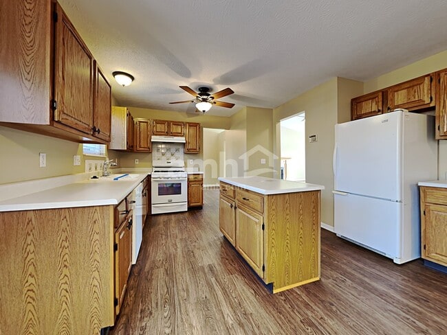 Photo - 935 Stone Ridge Ln