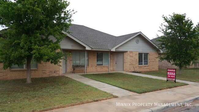 Photo - 3206 111th St