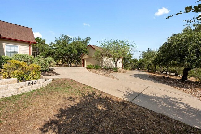 Photo - 644 Newport Dr