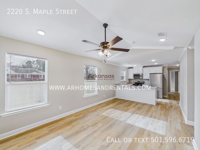 Photo - 2220 S Maple St