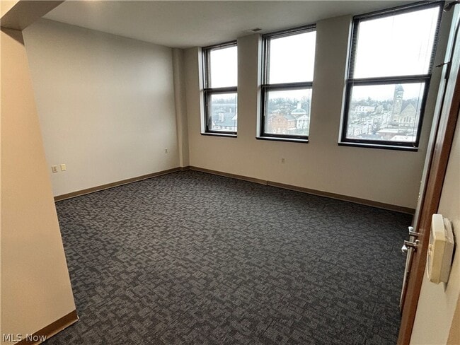 Photo - 59 Lincoln Way E Unidad 702