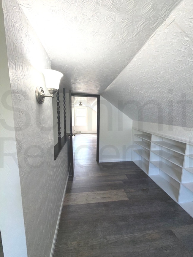 Three Bedroom One Bathroom Home in Mansfield!!