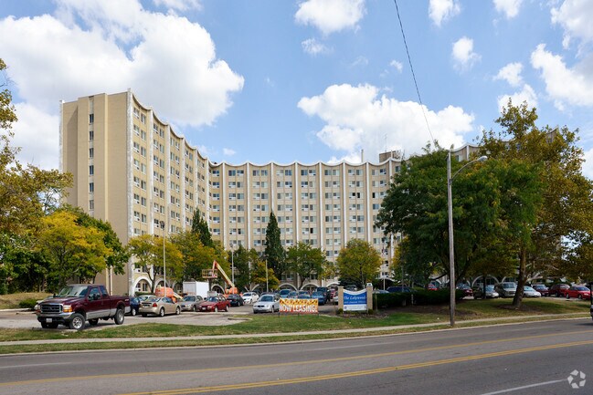 Photo - The Lakewoods Apartments