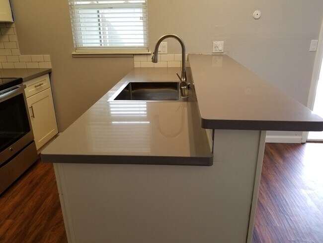 Photo - 108 El Capitan Ln