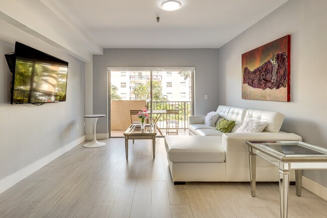 Living room - 250 181 Dr Unit 102