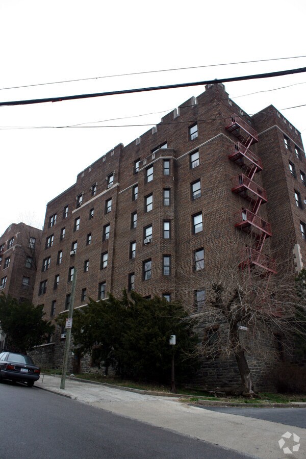 28-30 Locust Hill Ave - 28-30 Locust Hill Ave Apartments