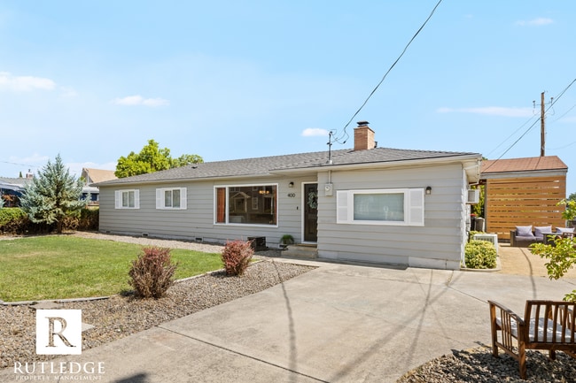 REMODELED! 3 Bed/2 Bath Home in Central Point - REMODELED! 3 Bed/2 Bath Home in Central Point