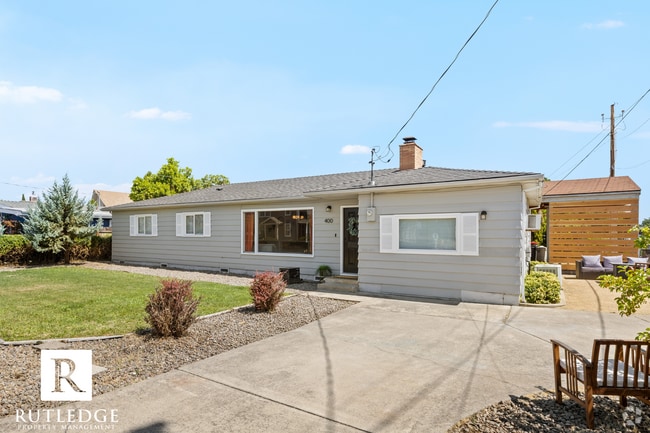Building Photo - REMODELED! 3 Bed/2 Bath Home in Central Point