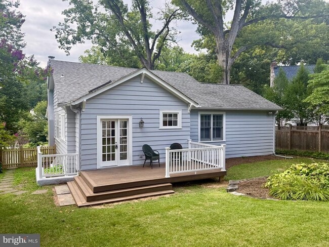 Photo - 7013 Maple Ave