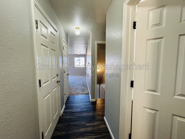 Photo - 424 W 91st Cir