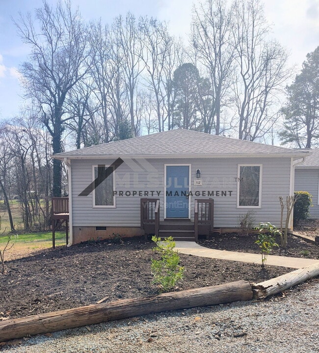 Building Photo - 312 Lakeshore Dr