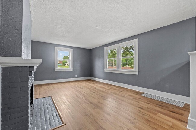 Photo - 649 W Creighton Ave