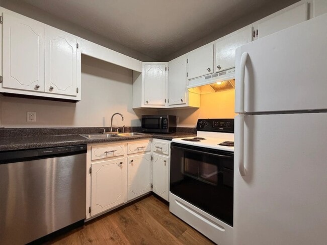 Photo - 205-207 Rustwood Dr Rustwood Dr Unit 207
