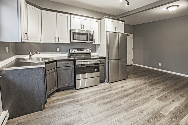 Photo - 100 W Broad St