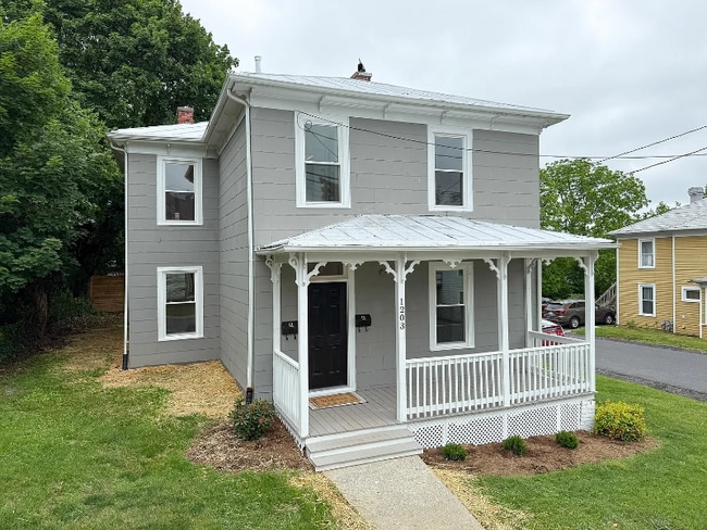 Building Photo - 1203 Walnut St Rental
