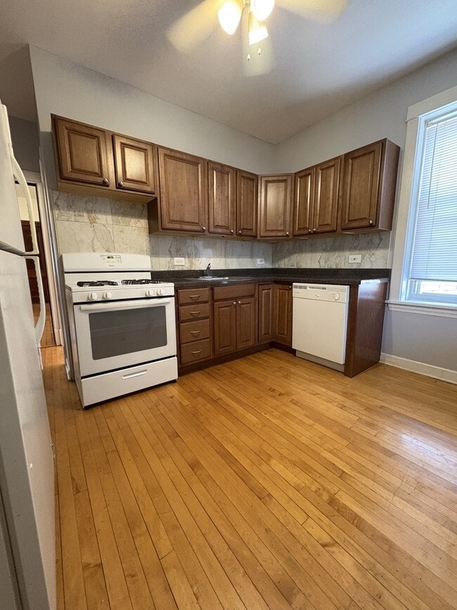 Photo - 2170 W Windsor Ave Unit 2