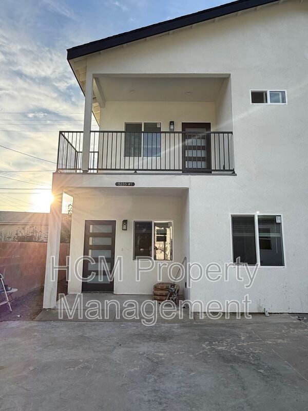 Building Photo - 5233 Bellflower Blvd