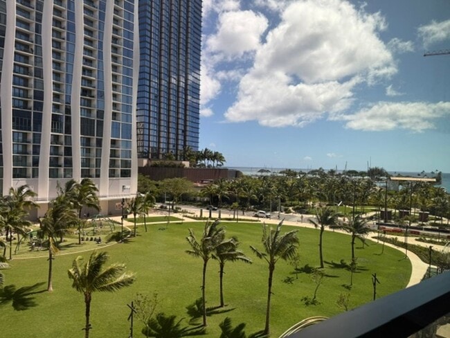 Building Photo - The Park Ward Village - Studio with Park and Ocean Views! Unit 528