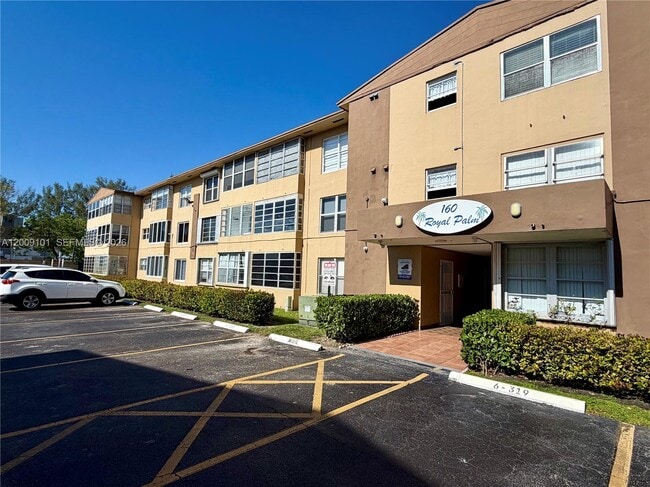 Building Photo - 160 Royal Palm Rd Unit 214