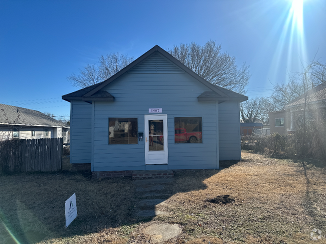 Building Photo - 1407 W Main St Rental