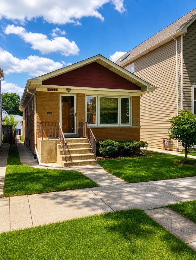 Building Photo - 4728 N Kewanee Ave