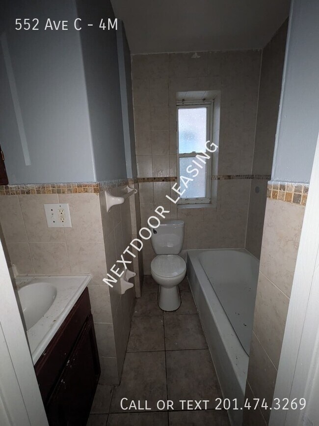 552 Ave C-4M