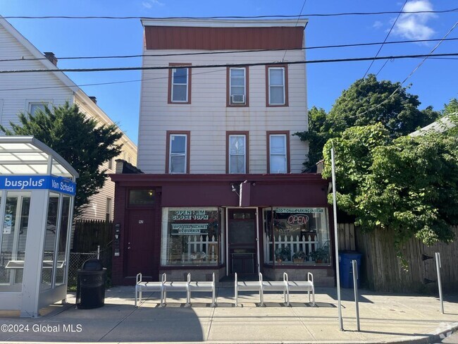 Building Photo - 92 Ontario St Unit 3 Rental